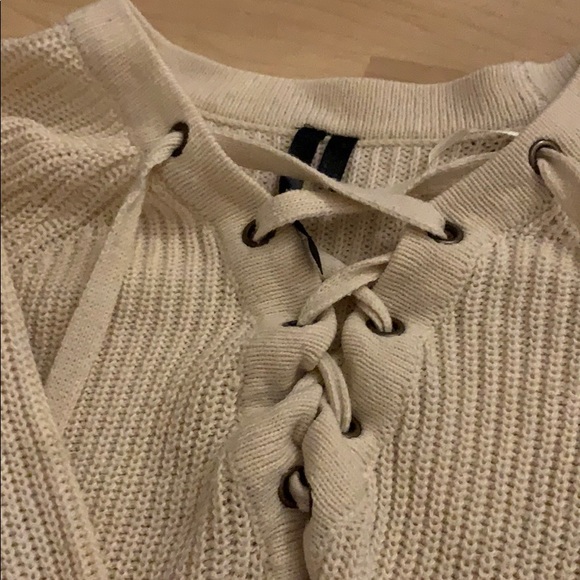 Cream sweater with lace up - Picture 2 of 3
